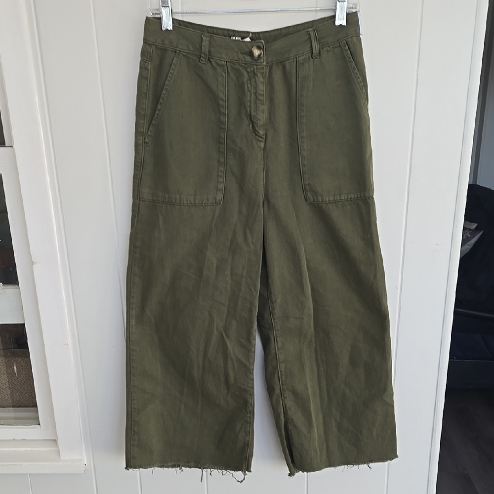 Urban Outfitters BDG Wide Leg Cropped High Waisted Raw Hem Pants Size M